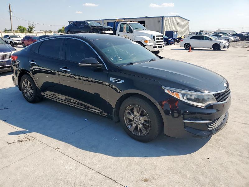 5XXGT4L36HG153169 - 2017 KIA OPTIMA LX Czarny zdjęcie 4