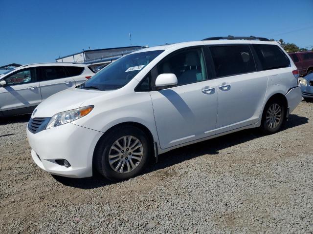 2011 TOYOTA SIENNA XLE, 