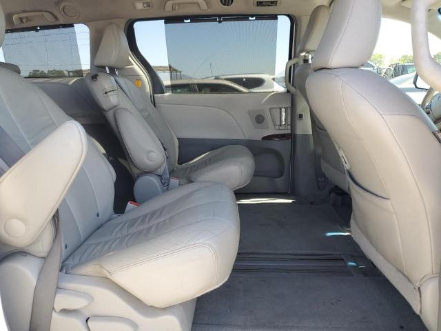 5TDYK3DC8BS174661 - 2011 TOYOTA SIENNA XLE WHITE photo 11