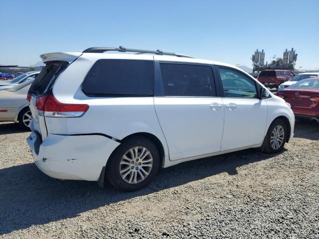5TDYK3DC8BS174661 - 2011 TOYOTA SIENNA XLE WHITE photo 3