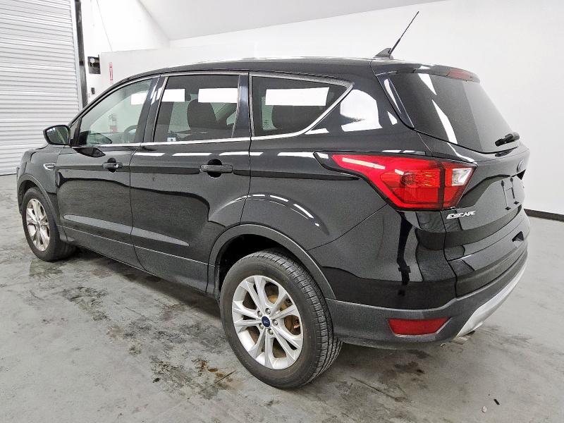 1FMCU0GD3KUC03207 - 2019 FORD ESCAPE SE Schwarz Foto 2
