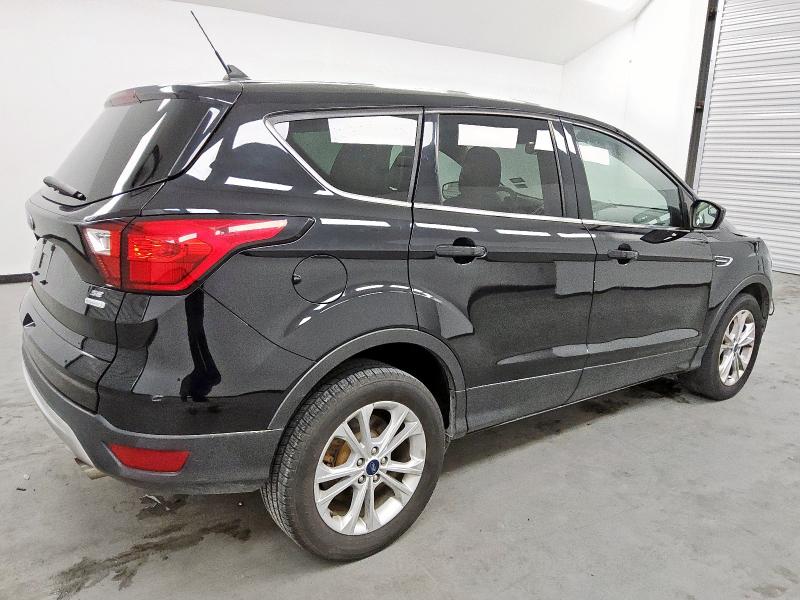 1FMCU0GD3KUC03207 - 2019 FORD ESCAPE SE Schwarz Foto 3