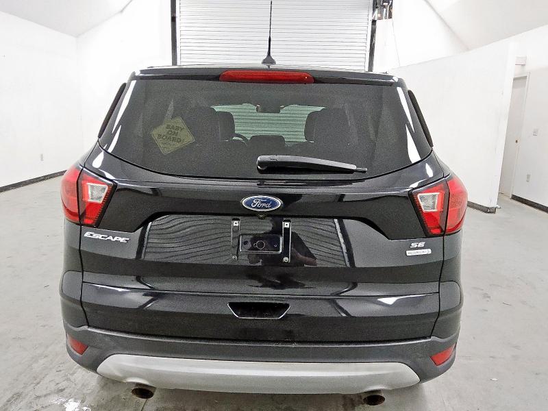 1FMCU0GD3KUC03207 - 2019 FORD ESCAPE SE Schwarz Foto 6