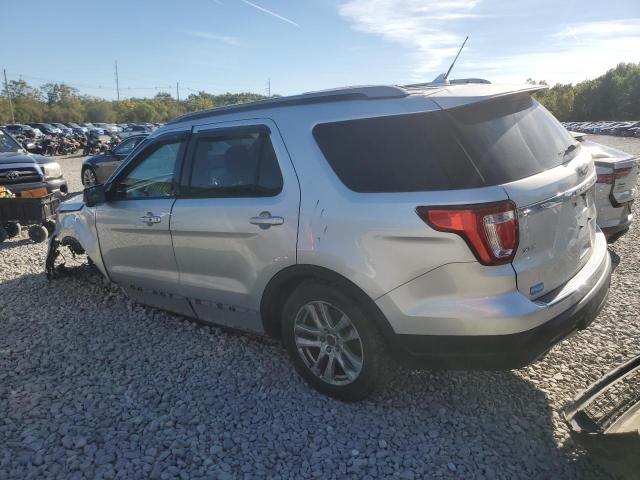 1FM5K8D88JGC89020 - 2018 FORD EXPLORER XLT Серебристый фото 2