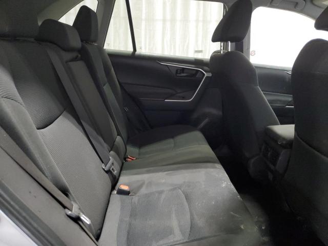 2T3F1RFV1RC415563 - 2024 TOYOTA RAV4 LE ვერცხლისფერი ფოტო 11