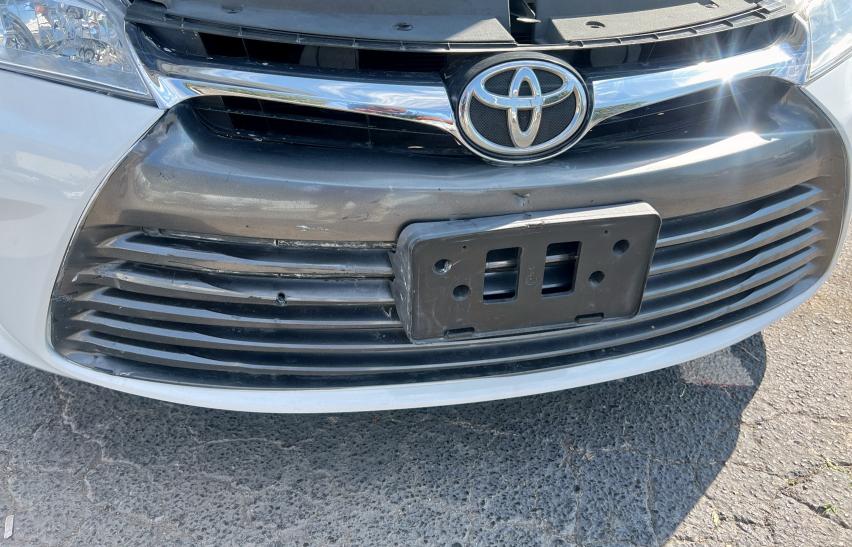 4T4BF1FK2FR492393 - 2015 TOYT CAMRY LE 白色 照片 12