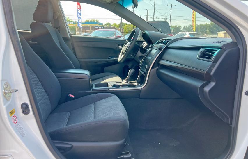 4T4BF1FK2FR492393 - 2015 TOYT CAMRY LE 白色 照片 5