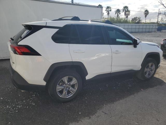 2T3W1RFV2NC176423 - 2022 TOYOTA RAV4 XLE ნაცრისფერი ფოტო 3