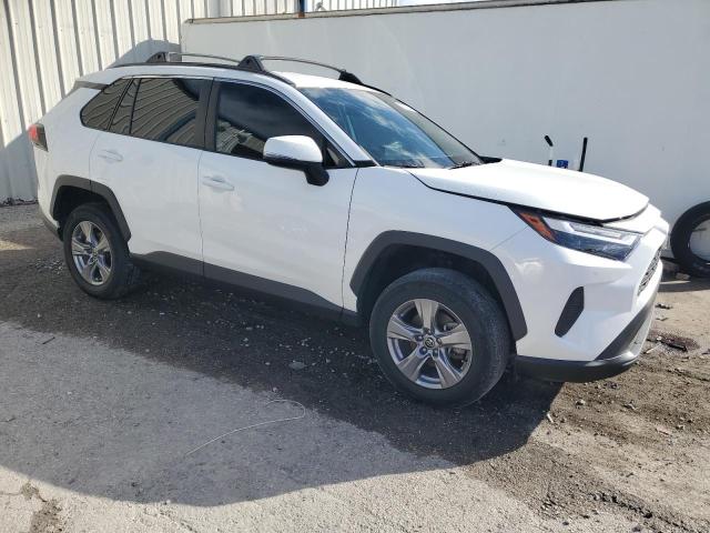 2T3W1RFV2NC176423 - 2022 TOYOTA RAV4 XLE ნაცრისფერი ფოტო 4