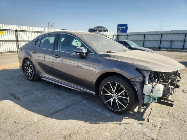 4T1T11AK0NU679117 - 2022 TOYOTA CAMRY SE Մոխրագույն լուսանկար 4