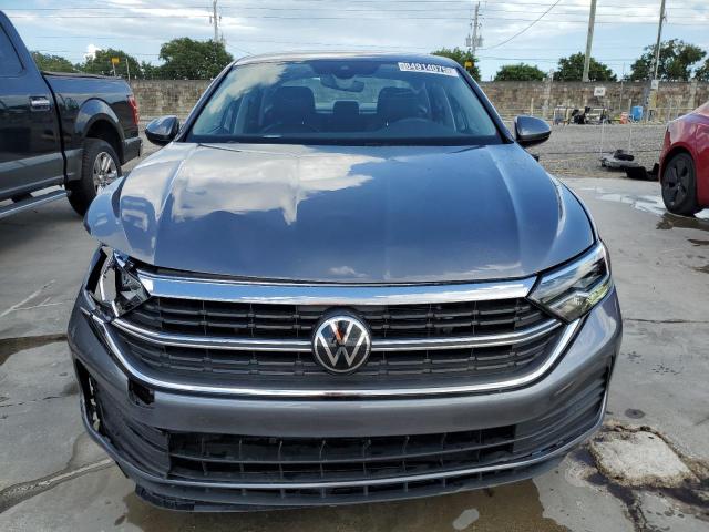 3VWEM7BU8RM041101 - 2024 VOLKSWAGEN JETTA SE 灰色 照片 5