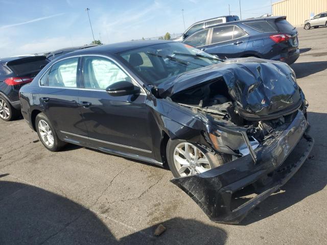 1VWAT7A32HC075741 - 2017 VOLKSWAGEN PASSAT S أسود صورة 4