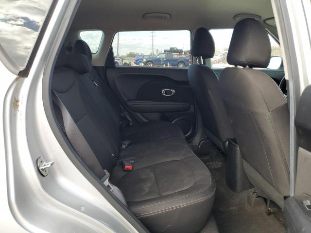 KNDJN2A23J7572688 - 2018 KIA SOUL 银色 照片 10