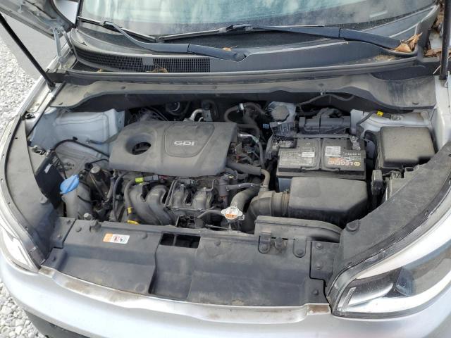 KNDJN2A23J7572688 - 2018 KIA SOUL 银色 照片 11