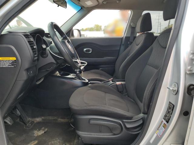 KNDJN2A23J7572688 - 2018 KIA SOUL 银色 照片 7