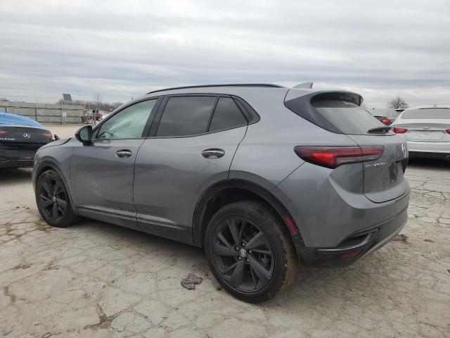 LRBFZNR44ND061577 - 2022 BUICK ENVISION ESSENCE ნაცრისფერი ფოტო 2