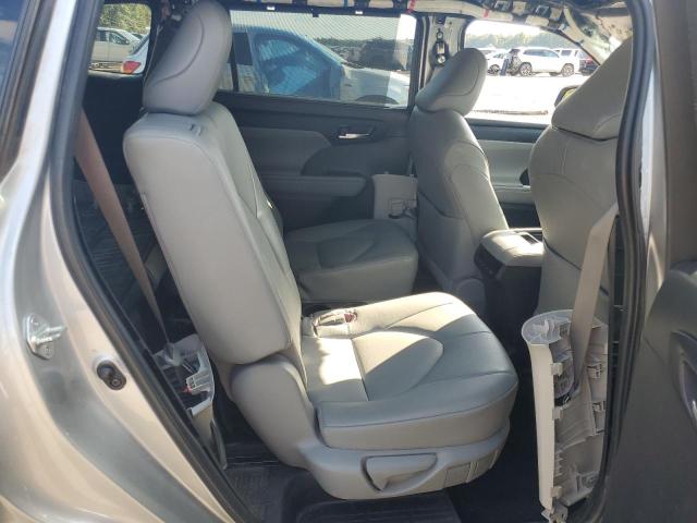 5TDGZRAH9NS126293 - 2022 TOYOTA HIGHLANDER XLE Արծաթագույն լուսանկար 11