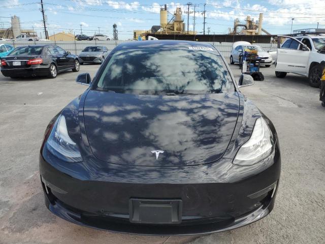 5YJ3E1EA8JF071178 - 2018 TESLA MODEL 3 Czarny zdjęcie 5