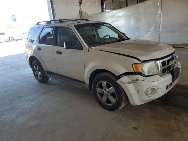 1FMCU9D71AKB64923 - 2010 FORD ESCAPE XLT WHITE photo 4