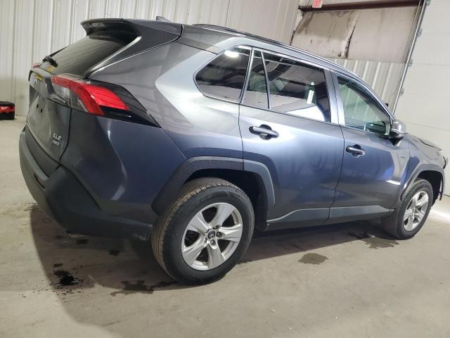 2T3P1RFV5MC157416 - 2021 TOYOTA RAV4 XLE GRAY photo 3