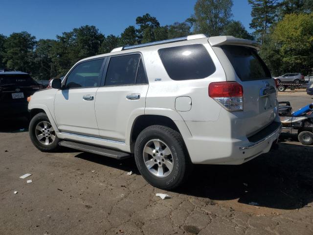 JTEZU5JR2B5024646 - 2011 TOYOTA 4RUNNER SR5 WHITE photo 2