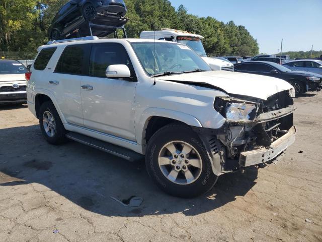 JTEZU5JR2B5024646 - 2011 TOYOTA 4RUNNER SR5 WHITE photo 4
