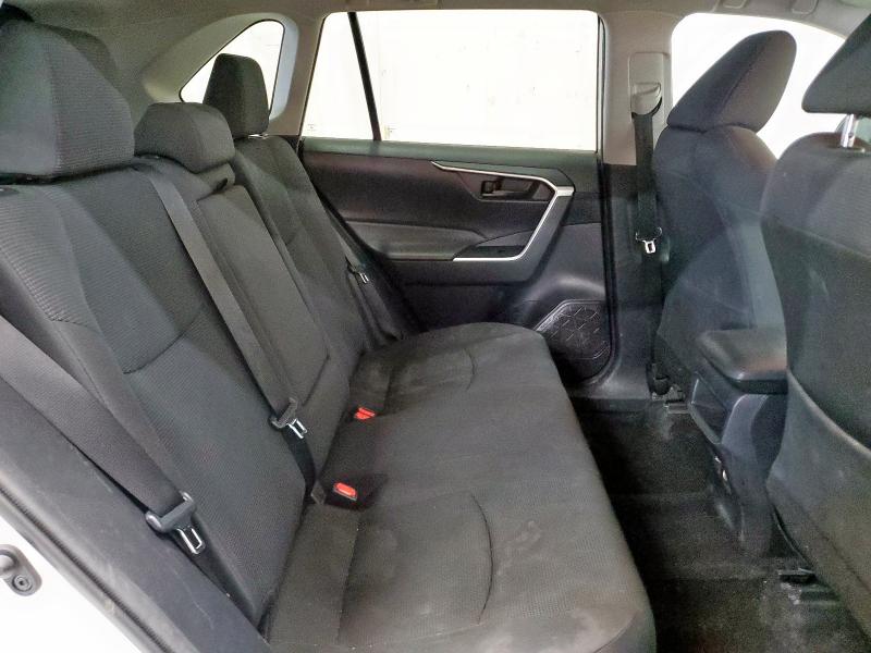 2T3H1RFV4MW155451 - 2021 TOYOTA RAV4 LE 白色 照片 11