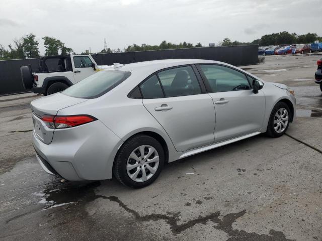 5YFEPMAE9MP222647 - 2021 TOYOTA COROLLA LE 银色 照片 3