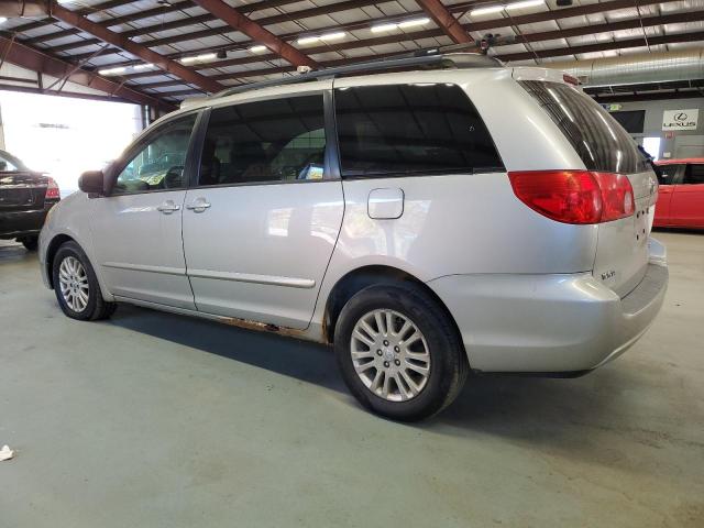 5TDJK4CC0AS029959 - 2010 TOYOTA SIENNA LE Сріблястий фото 2