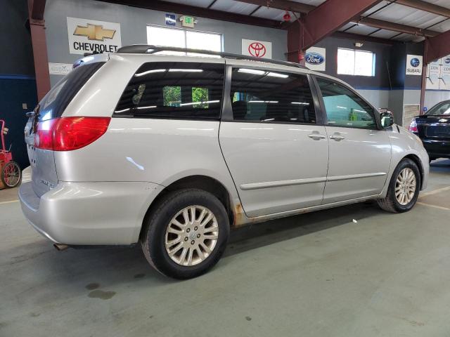 5TDJK4CC0AS029959 - 2010 TOYOTA SIENNA LE Сріблястий фото 3