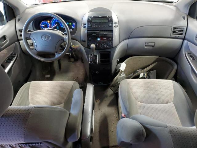 5TDJK4CC0AS029959 - 2010 TOYOTA SIENNA LE Сріблястий фото 8