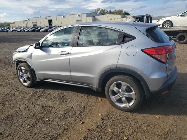 3CZRU6H32JG725930 - 2018 HONDA HR-V LX Gümüş foto 2