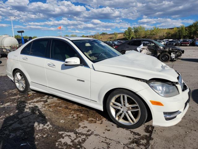 WDDGF8BB5CA729495 - 2012 MERCEDES-BENZ C 300 4MATIC WHITE photo 4