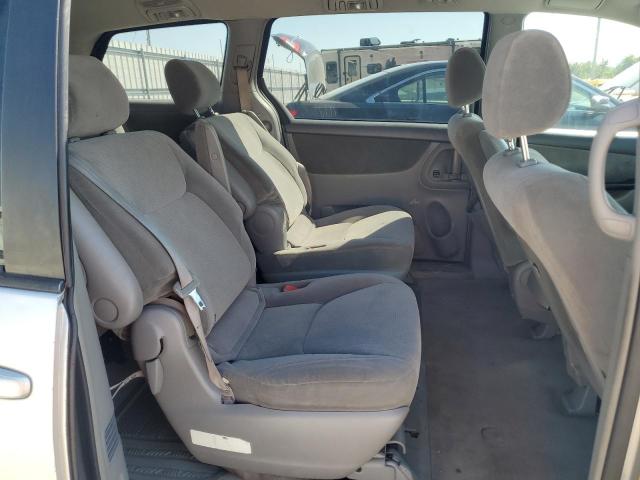 5TDZA23C04S046002 - 2004 TOYOTA SIENNA CE SILVER photo 11