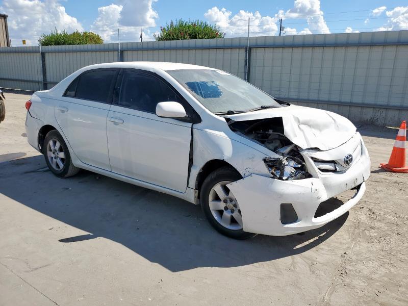 2T1BU4EE3CC780899 - 2012 TOYOTA COROLLA BASE أبيض صورة 4