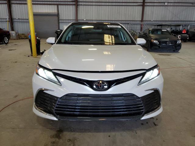 4T1F11AK6PU752300 - 2023 TOYOTA CAMRY XLE Blanc photo 5
