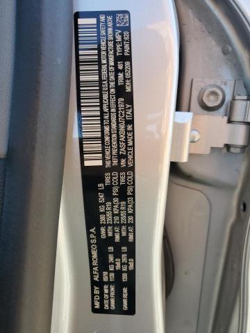 ZASFAKBN0J7C21979 - 2018 ALFA ROMEO STELVIO TI Silber Foto 13