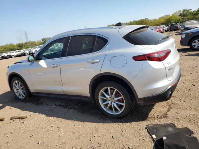 ZASFAKBN0J7C21979 - 2018 ALFA ROMEO STELVIO TI Silber Foto 2