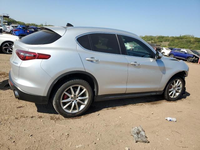 ZASFAKBN0J7C21979 - 2018 ALFA ROMEO STELVIO TI Silber Foto 3