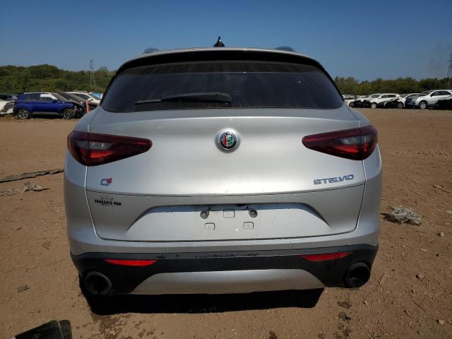 ZASFAKBN0J7C21979 - 2018 ALFA ROMEO STELVIO TI Silber Foto 6