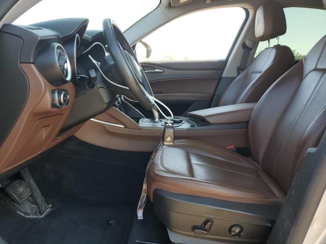 ZASFAKBN0J7C21979 - 2018 ALFA ROMEO STELVIO TI Silber Foto 7