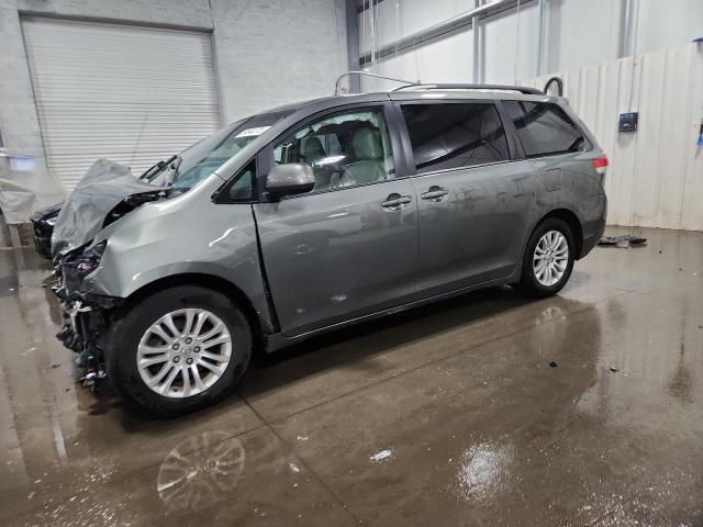 2014 TOYOTA SIENNA XLE, 