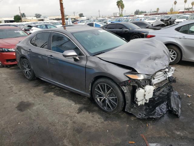 4T1T11AK1MU545117 - 2021 TOYOTA CAMRY SE GRAY photo 4