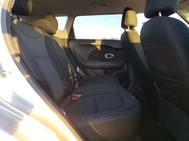 KNDJP3A5XJ7623372 - 2018 KIA SOUL + SILVER photo 11