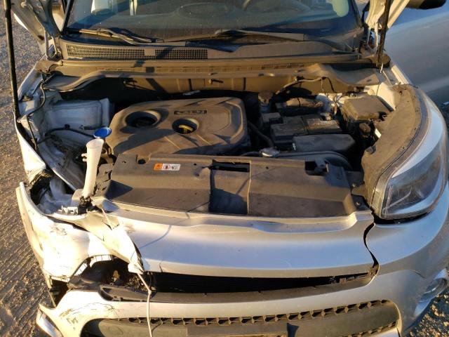 KNDJP3A5XJ7623372 - 2018 KIA SOUL + SILVER photo 12