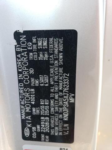 KNDJP3A5XJ7623372 - 2018 KIA SOUL + SILVER photo 14
