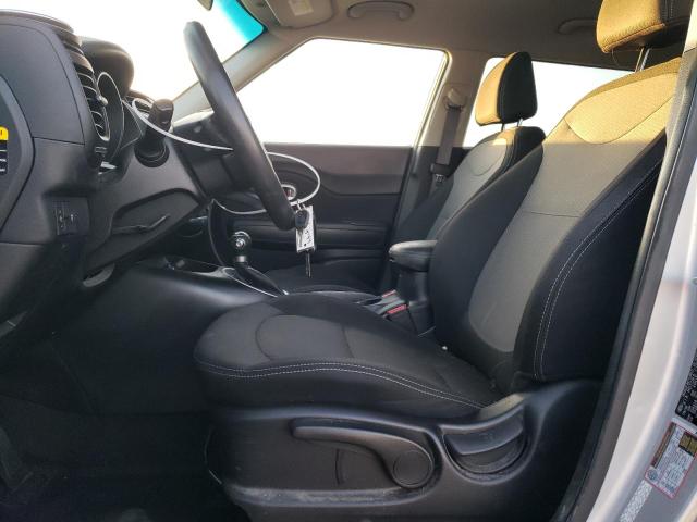 KNDJP3A5XJ7623372 - 2018 KIA SOUL + SILVER photo 7