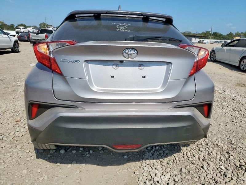 JTNKHMBX5J1004104 - 2018 TOYOTA C-HR XLE Gümüş foto 6