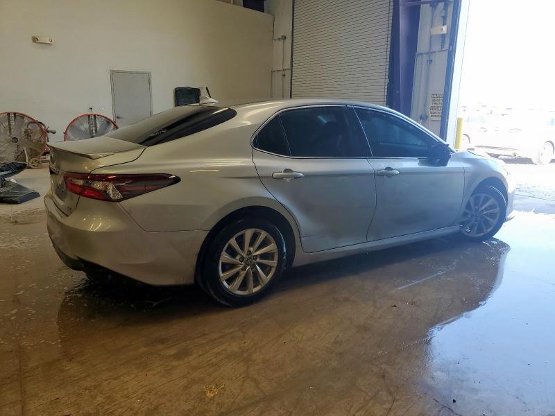 4T1C11AK4PU124089 - 2023 TOYOTA CAMRY LE SILVER photo 3