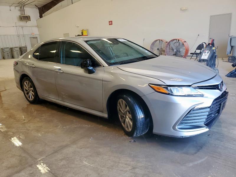 4T1C11AK4PU124089 - 2023 TOYOTA CAMRY LE SILVER photo 4